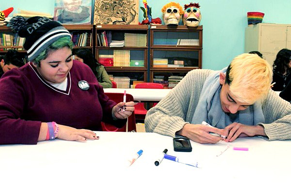 teens making buttons