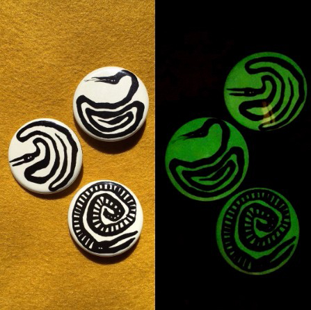 glow in the dark snake buttons