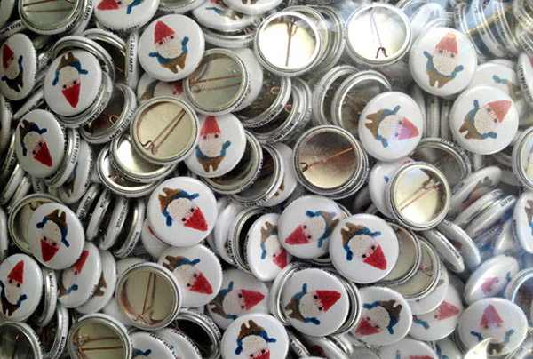 pile of gnome buttons