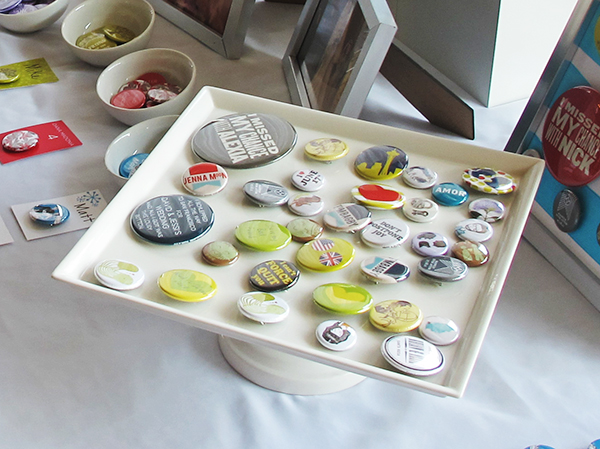 buttons on pedestal